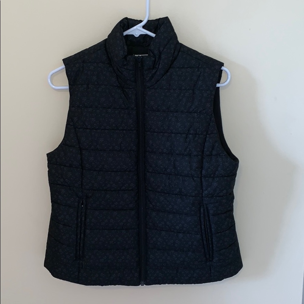 Loft adorable vest with small flower print